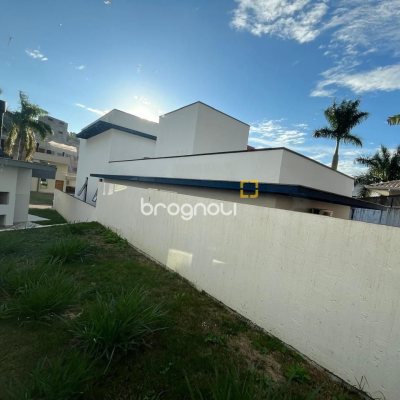Casa de Condomínio com 192m², 3 quartos (sendo 3 suítes), 2 garagens, no bairro Cachoeira do Bom Jesus em Florianópolis