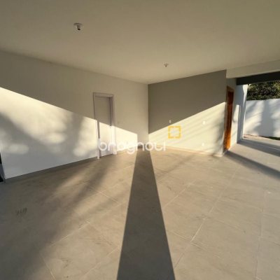 Casa de Condomínio com 192m², 3 quartos (sendo 3 suítes), 2 garagens, no bairro Cachoeira do Bom Jesus em Florianópolis