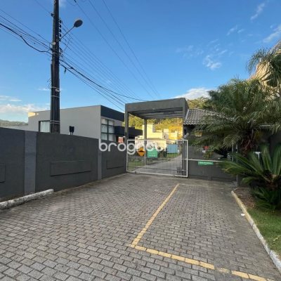 Casa de Condomínio com 192m², 3 quartos (sendo 3 suítes), 2 garagens, no bairro Cachoeira do Bom Jesus em Florianópolis