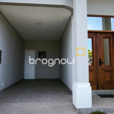 Casa de Condomínio com 165m², 3 quartos (sendo 1 suíte), 2 garagens, no bairro Beira Rio em Biguaçu
