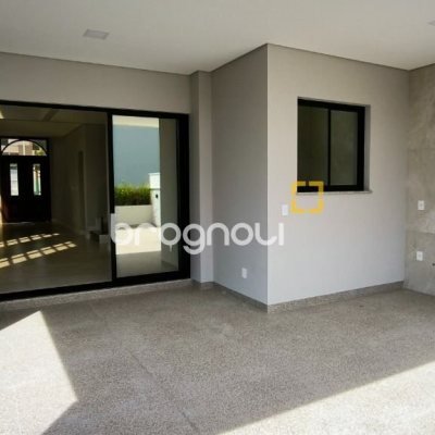 Casa de Condomínio com 165m², 3 quartos (sendo 1 suíte), 2 garagens, no bairro Beira Rio em Biguaçu