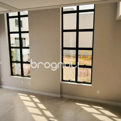 Casa de Condomínio com 165m², 3 quartos (sendo 1 suíte), 2 garagens, no bairro Beira Rio em Biguaçu