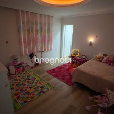 Casa com 200m², 3 quartos (sendo 2 suítes), 6 garagens, no bairro Serraria em São José