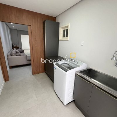 Casa com 200m², 3 quartos (sendo 2 suítes), 6 garagens, no bairro Serraria em São José
