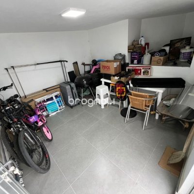 Casa com 200m², 3 quartos (sendo 2 suítes), 6 garagens, no bairro Serraria em São José