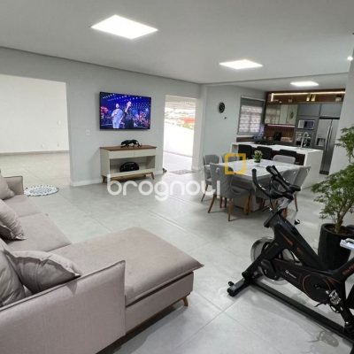 Casa com 200m², 3 quartos (sendo 2 suítes), 6 garagens, no bairro Serraria em São José