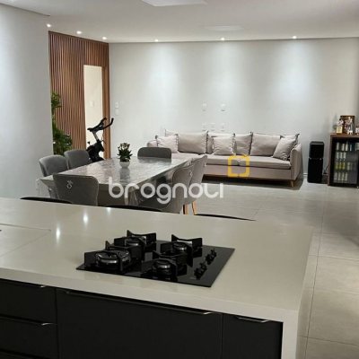 Casa com 200m², 3 quartos (sendo 2 suítes), 6 garagens, no bairro Serraria em São José