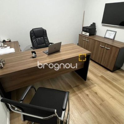 Casa com 200m², 3 quartos (sendo 2 suítes), 6 garagens, no bairro Serraria em São José