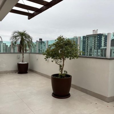 Apartamento com 173m², 2 quartos (sendo 2 suítes), 2 garagens, no bairro Campinas em São José