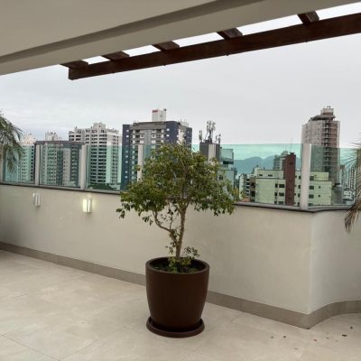 Apartamento com 173m², 2 quartos (sendo 2 suítes), 2 garagens, no bairro Campinas em São José