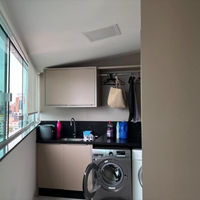 Apartamento com 173m², 2 quartos (sendo 2 suítes), 2 garagens, no bairro Campinas em São José