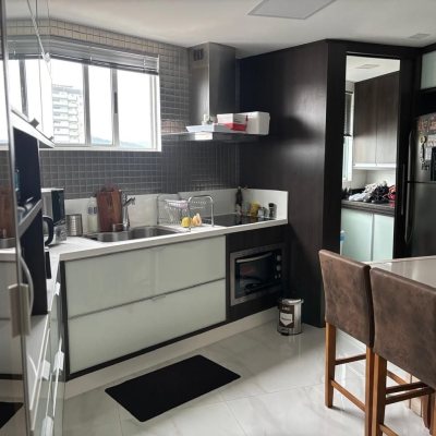 Apartamento com 173m², 2 quartos (sendo 2 suítes), 2 garagens, no bairro Campinas em São José