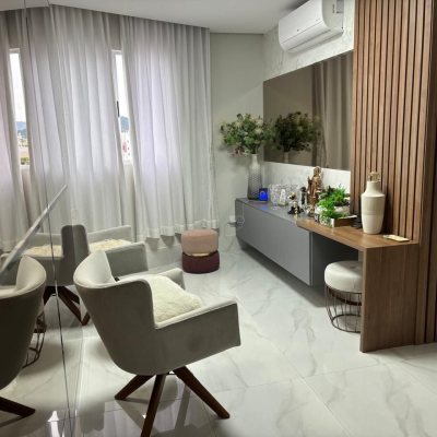 Apartamento com 173m², 2 quartos (sendo 2 suítes), 2 garagens, no bairro Campinas em São José