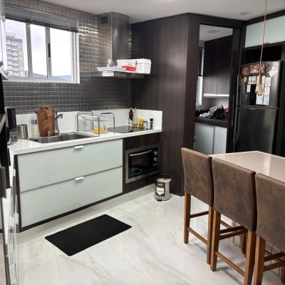 Apartamento com 173m², 2 quartos (sendo 2 suítes), 2 garagens, no bairro Campinas em São José