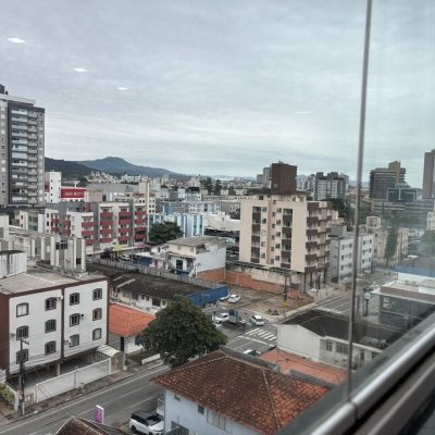 Apartamento com 173m², 2 quartos (sendo 2 suítes), 2 garagens, no bairro Campinas em São José