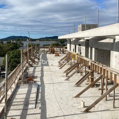 Apartamento com 70m², 2 quartos (sendo 1 suíte), 1 garagem, no bairro Lagoa da Conceição em Florianópolis