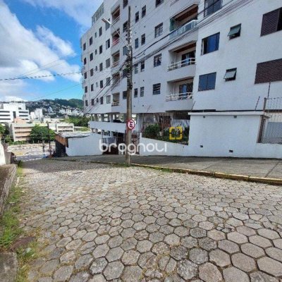 Apartamento com 77m², 2 quartos (sendo 1 suíte), 1 garagem, no bairro Trindade em Florianópolis