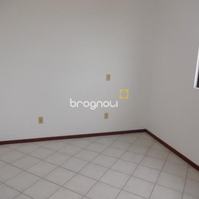Apartamento com 77m², 2 quartos (sendo 1 suíte), 1 garagem, no bairro Trindade em Florianópolis