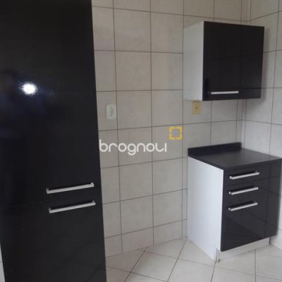 Apartamento com 77m², 2 quartos (sendo 1 suíte), 1 garagem, no bairro Trindade em Florianópolis