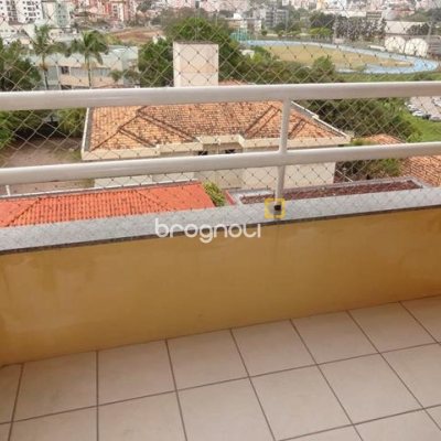Apartamento com 77m², 2 quartos (sendo 1 suíte), 1 garagem, no bairro Trindade em Florianópolis