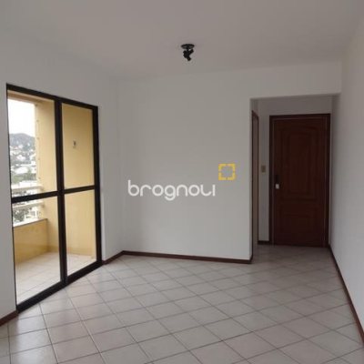Apartamento com 77m², 2 quartos (sendo 1 suíte), 1 garagem, no bairro Trindade em Florianópolis