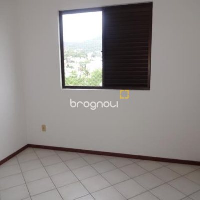 Apartamento com 77m², 2 quartos (sendo 1 suíte), 1 garagem, no bairro Trindade em Florianópolis