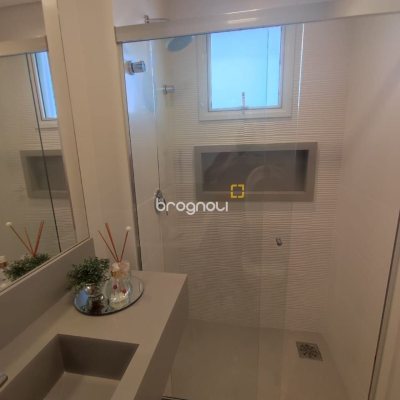 Apartamento com 121m², 3 quartos (sendo 3 suítes), 2 garagens, no bairro Kobrasol em São José