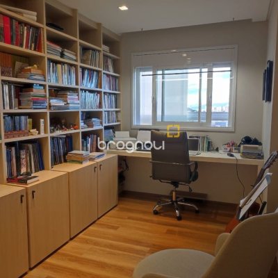 Apartamento com 121m², 3 quartos (sendo 3 suítes), 2 garagens, no bairro Kobrasol em São José