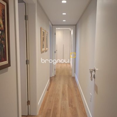 Apartamento com 121m², 3 quartos (sendo 3 suítes), 2 garagens, no bairro Kobrasol em São José