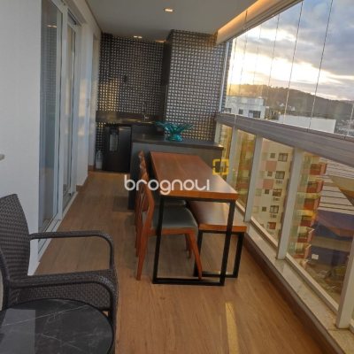 Apartamento com 121m², 3 quartos (sendo 3 suítes), 2 garagens, no bairro Kobrasol em São José