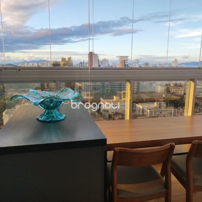 Apartamento com 121m², 3 quartos (sendo 3 suítes), 2 garagens, no bairro Kobrasol em São José