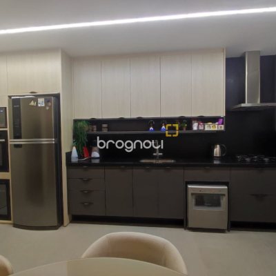 Apartamento com 121m², 3 quartos (sendo 3 suítes), 2 garagens, no bairro Kobrasol em São José