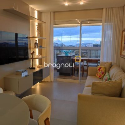 Apartamento com 121m², 3 quartos (sendo 3 suítes), 2 garagens, no bairro Kobrasol em São José