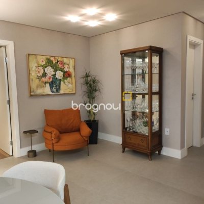 Apartamento com 121m², 3 quartos (sendo 3 suítes), 2 garagens, no bairro Kobrasol em São José