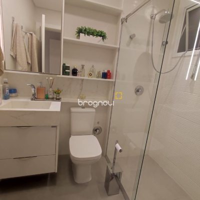 Apartamento com 121m², 3 quartos (sendo 3 suítes), 2 garagens, no bairro Kobrasol em São José