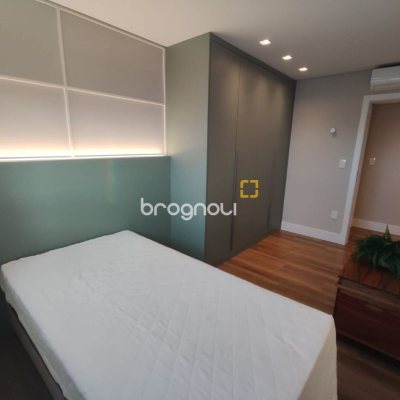 Apartamento com 121m², 3 quartos (sendo 3 suítes), 2 garagens, no bairro Kobrasol em São José