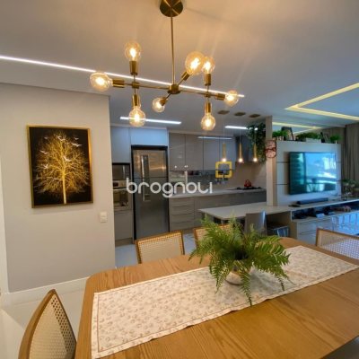 Apartamento com 101m², 2 quartos (sendo 2 suítes), 1 garagem, no bairro Centro em Florianópolis