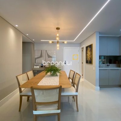 Apartamento com 101m², 2 quartos (sendo 2 suítes), 1 garagem, no bairro Centro em Florianópolis