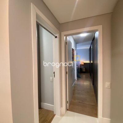 Apartamento com 101m², 2 quartos (sendo 2 suítes), 1 garagem, no bairro Centro em Florianópolis