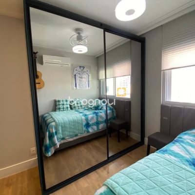 Apartamento com 101m², 2 quartos (sendo 2 suítes), 1 garagem, no bairro Centro em Florianópolis