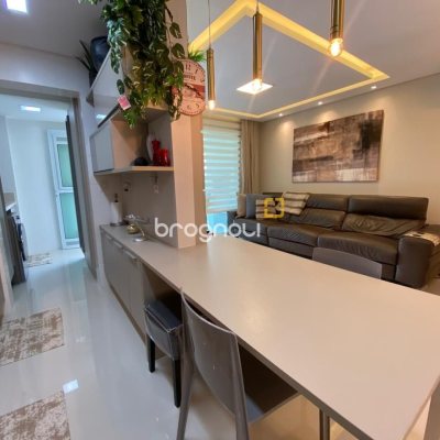 Apartamento com 101m², 2 quartos (sendo 2 suítes), 1 garagem, no bairro Centro em Florianópolis