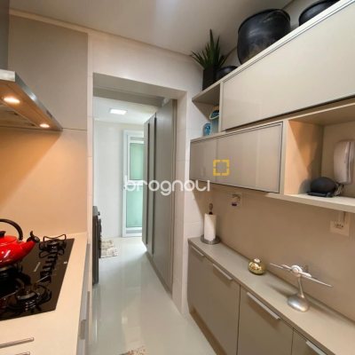 Apartamento com 101m², 2 quartos (sendo 2 suítes), 1 garagem, no bairro Centro em Florianópolis