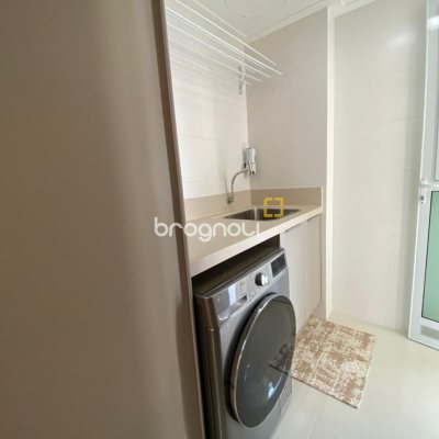 Apartamento com 101m², 2 quartos (sendo 2 suítes), 1 garagem, no bairro Centro em Florianópolis