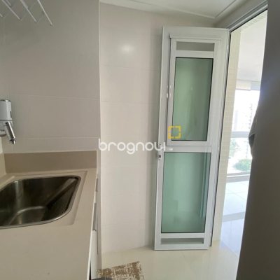 Apartamento com 101m², 2 quartos (sendo 2 suítes), 1 garagem, no bairro Centro em Florianópolis