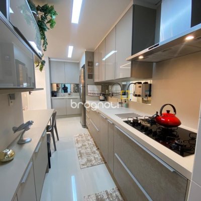 Apartamento com 101m², 2 quartos (sendo 2 suítes), 1 garagem, no bairro Centro em Florianópolis