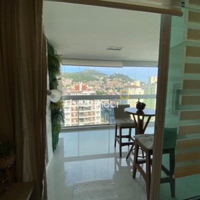 Apartamento com 101m², 2 quartos (sendo 2 suítes), 1 garagem, no bairro Centro em Florianópolis