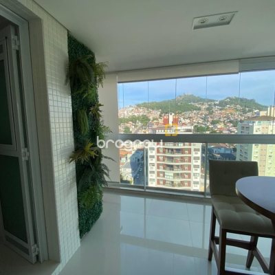 Apartamento com 101m², 2 quartos (sendo 2 suítes), 1 garagem, no bairro Centro em Florianópolis