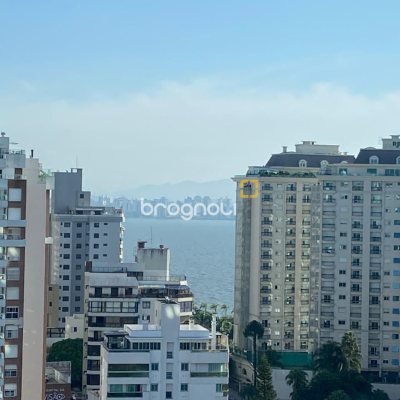 Apartamento com 101m², 2 quartos (sendo 2 suítes), 1 garagem, no bairro Centro em Florianópolis