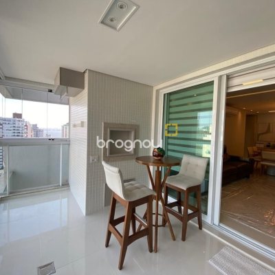 Apartamento com 101m², 2 quartos (sendo 2 suítes), 1 garagem, no bairro Centro em Florianópolis