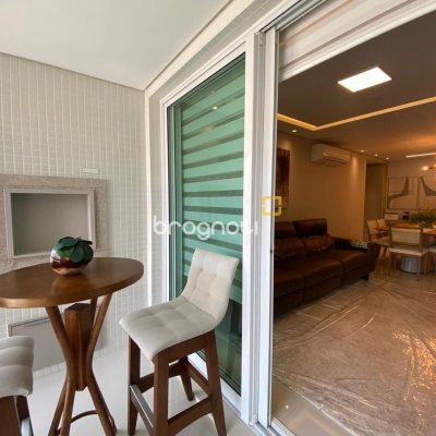 Apartamento com 101m², 2 quartos (sendo 2 suítes), 1 garagem, no bairro Centro em Florianópolis